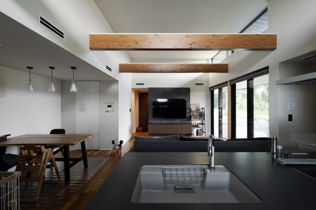 梁のあるリビング